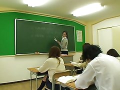 Красуня отримує її крихітні сиськи, поцілував і піхву лизали Стад